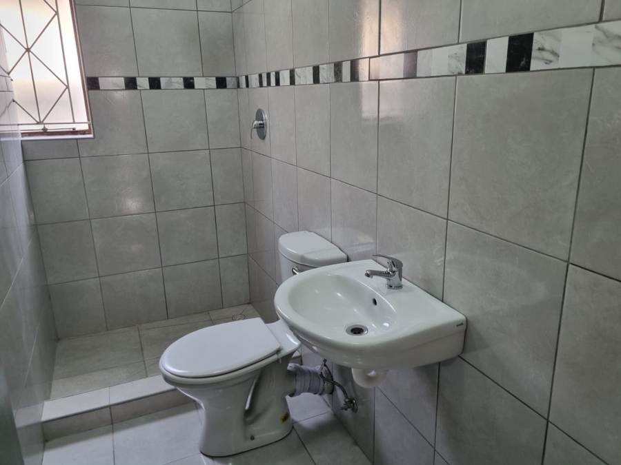 To Let 1 Bedroom Property for Rent in Eikendal Western Cape